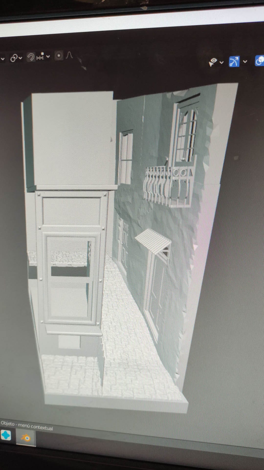 Diorama de una calle de París con fachadas de ladrillo, iluminación LED cálida y perspectiva forzada.