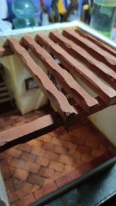 Fase de scratch building y ensamblaje de estructura artesanal