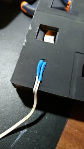 Conexiones traseras ocultas para iluminación de un diorama