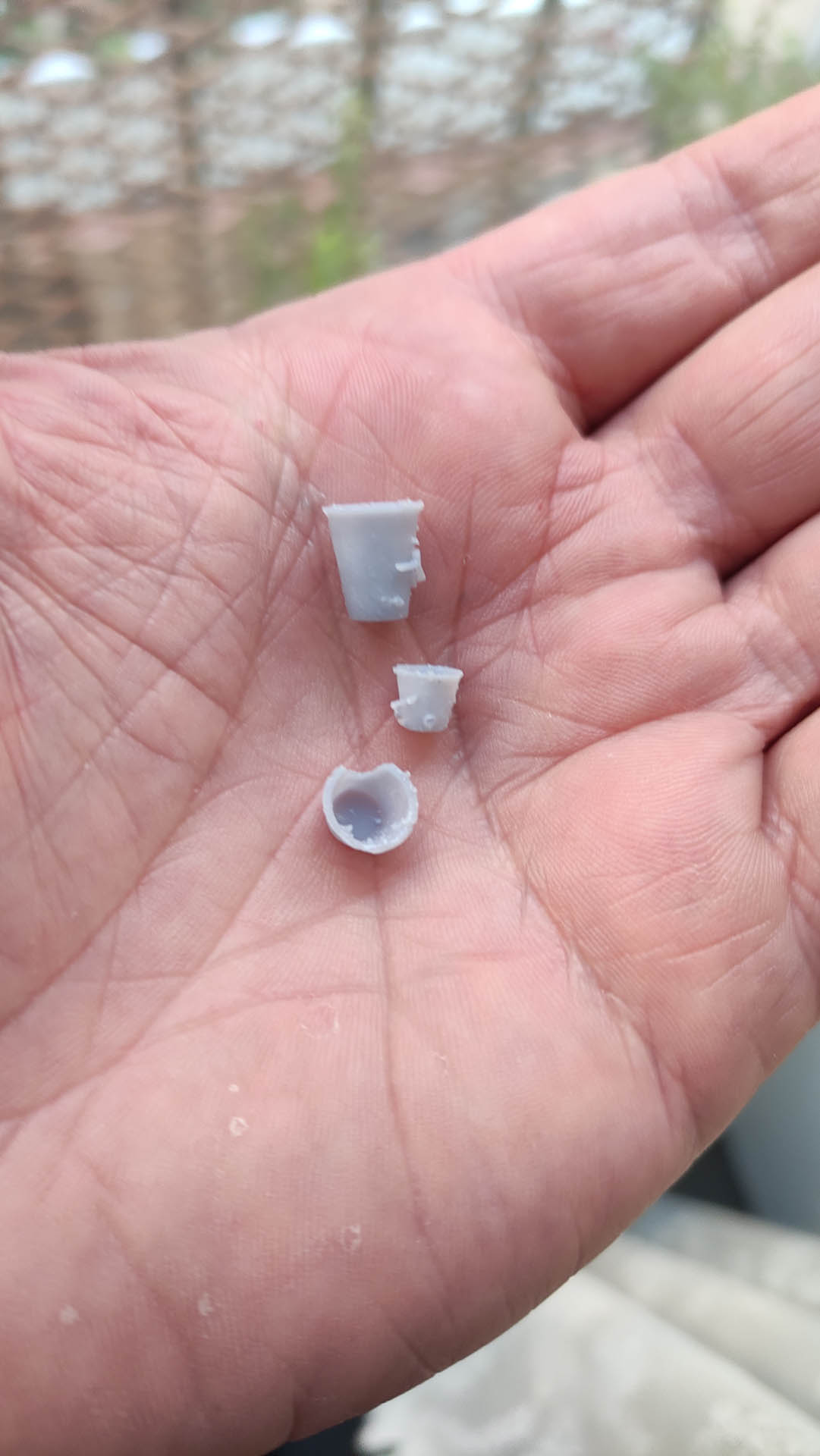 Primer plano de una pieza de resina impresa en 3D con alto nivel de detalle para escenas de atmósfera.