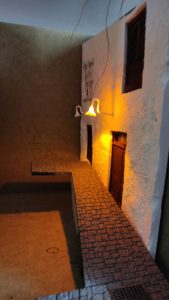 Prueba de iluminación interna para crear efectos de luces y sombras en ventanas de maquetas de autor