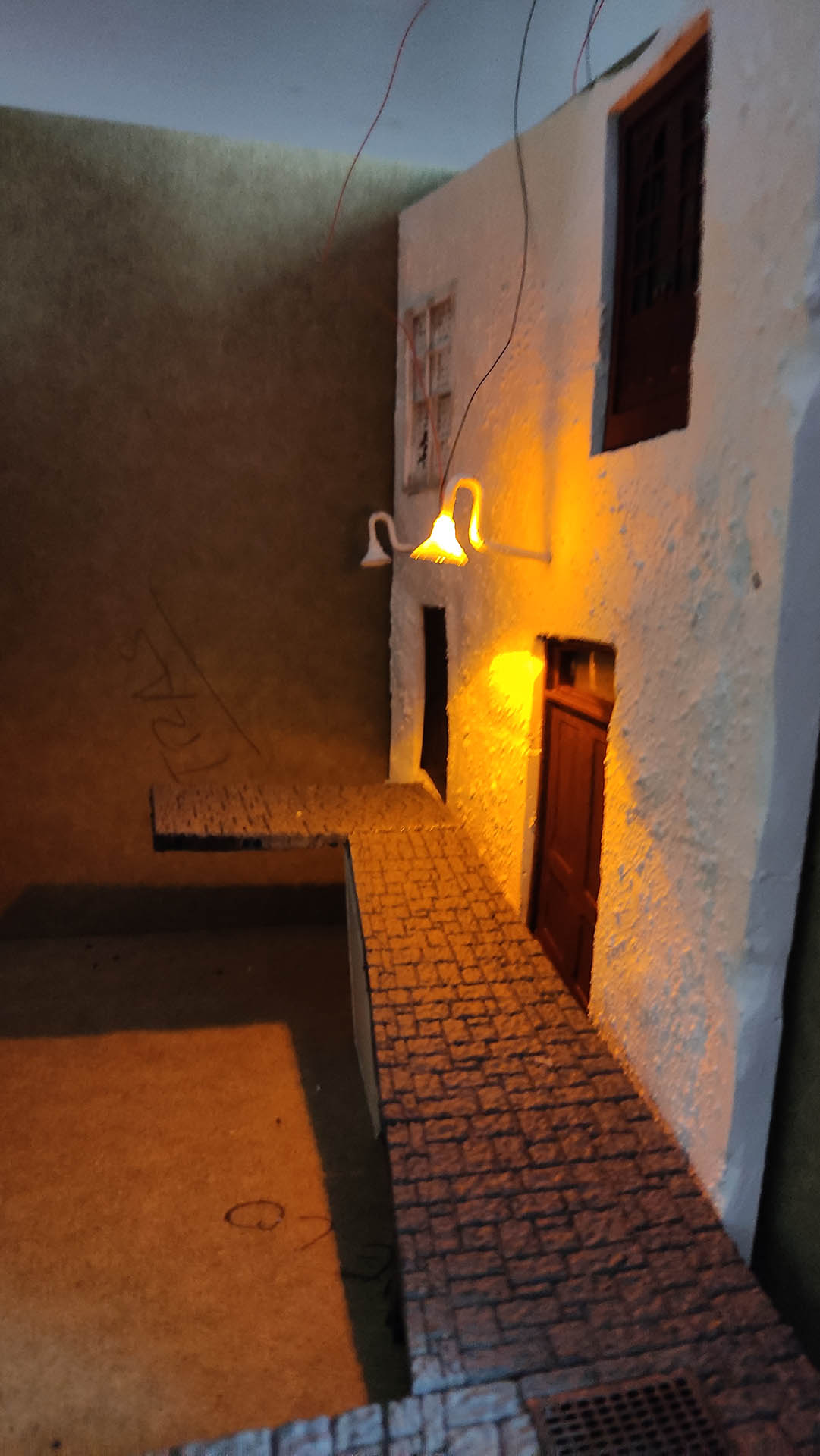 Prueba de iluminación interna para crear efectos de luces y sombras en ventanas de maquetas de autor