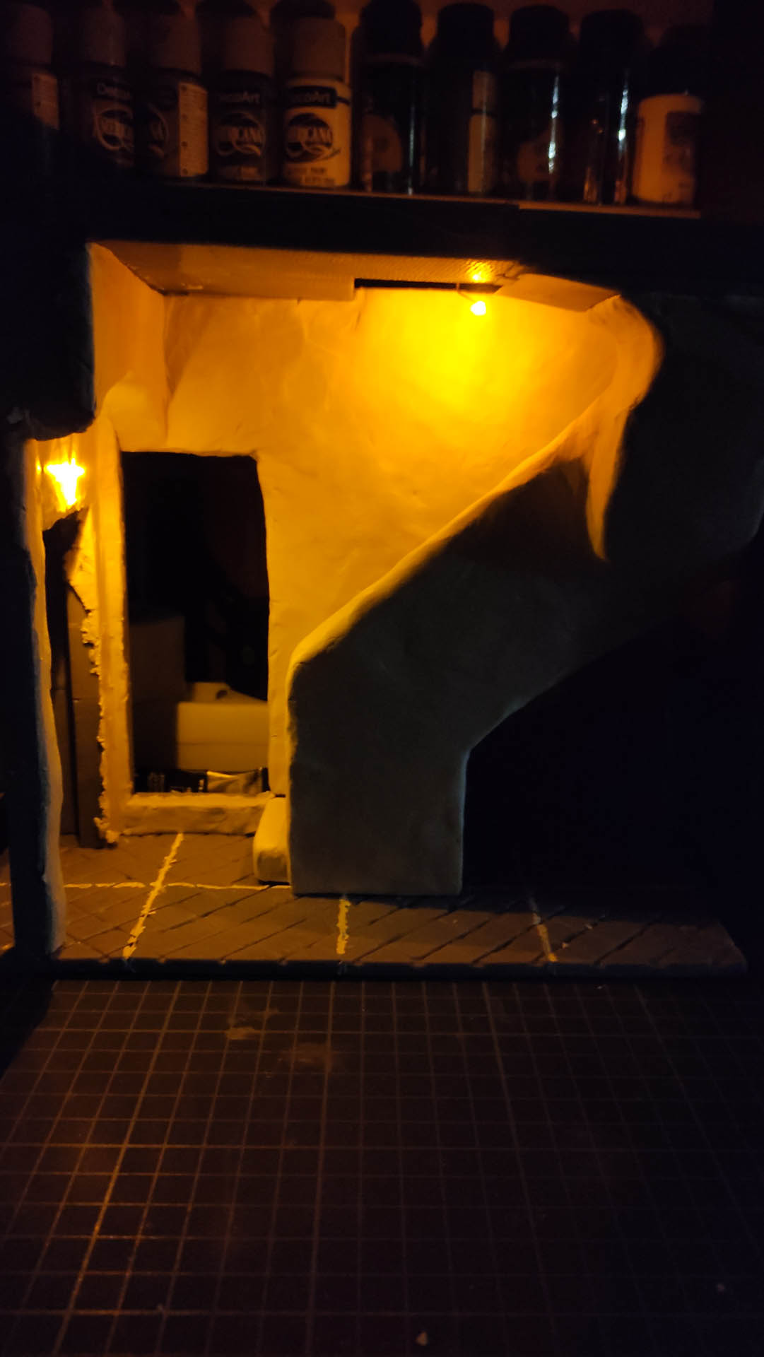 Prueba de iluminación interna para crear efectos de luces y sombras en maquetas de autor