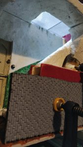 Fase de scratch building y ensamblaje de estructura artesanal