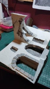 Fase de scratch building y ensamblaje de estructura artesanal