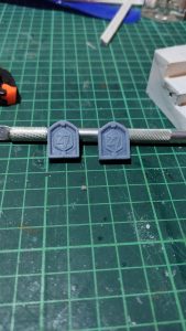 Primer plano de una pieza de resina impresa en 3D con alto nivel de detalle para escenas de atmósfera.