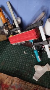 Fase de scratch building y ensamblaje de estructura artesanal