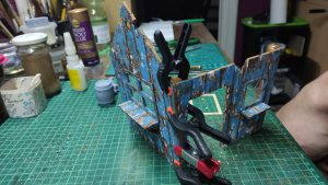 Fase de scratch building y ensamblaje de estructura artesanal