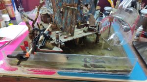 Proceso de creación de agua realista con resina epoxi en el diorama artesanal La Cabaña del Pantano