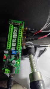 Detalle de placa de control y conexiones para el sistema de iluminación de 27dioramas