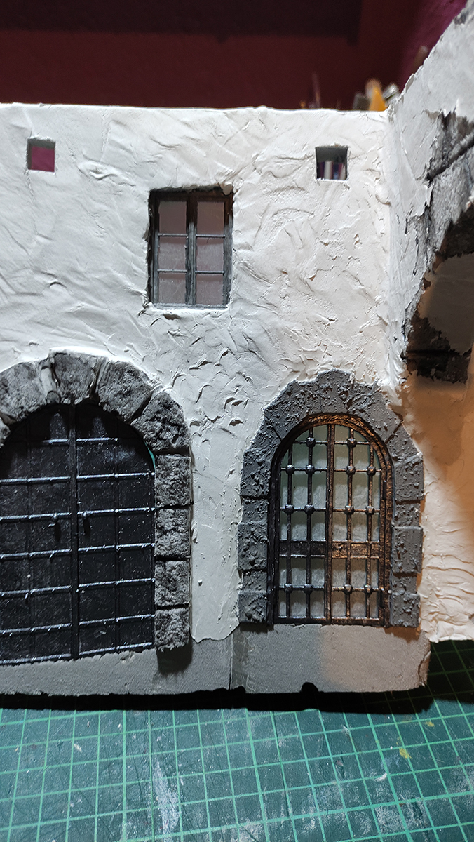 Diorama del hombre del saco, Diseñado artesanalmente usando madera, yeso, poliestireno, resina uv e iluminación led.