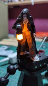 Diorama del hombre del saco, Diseñado artesanalmente usando madera, yeso, poliestireno, resina uv e iluminación led.