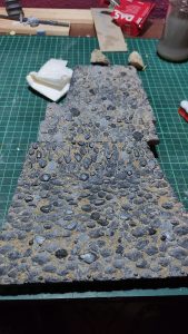 Diorama del hombre del saco, Diseñado artesanalmente usando madera, yeso, poliestireno, resina uv e iluminación led.