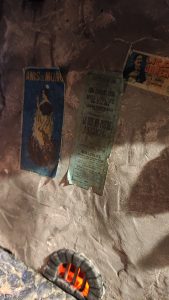 Diorama del hombre del saco, Diseñado artesanalmente usando madera, yeso, poliestireno, resina uv e iluminación led.