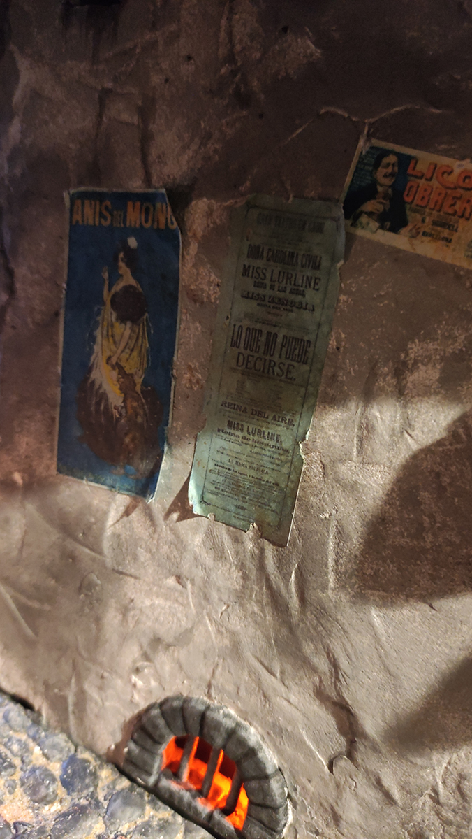 Diorama del hombre del saco, Diseñado artesanalmente usando madera, yeso, poliestireno, resina uv e iluminación led.