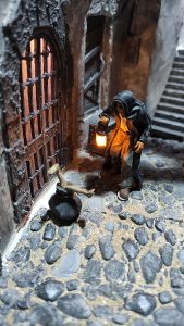 Diorama del hombre del saco, Diseñado artesanalmente usando madera, yeso, poliestireno, resina uv e iluminación led.