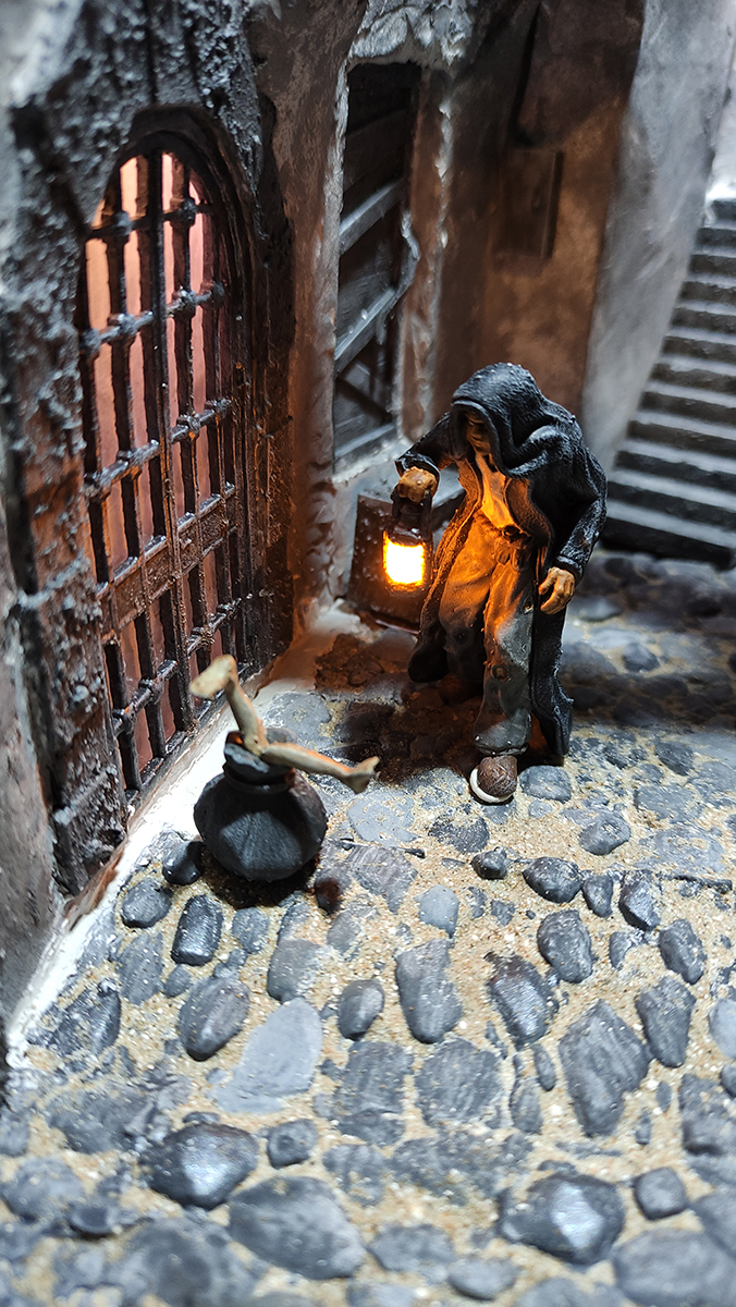 Diorama del hombre del saco, Diseñado artesanalmente usando madera, yeso, poliestireno, resina uv e iluminación led.