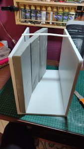 Diorama del hombre del saco, Diseñado artesanalmente usando madera, yeso, poliestireno, resina uv e iluminación led.