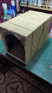 Diorama del hombre del saco, Diseñado artesanalmente usando madera, yeso, poliestireno, resina uv e iluminación led.