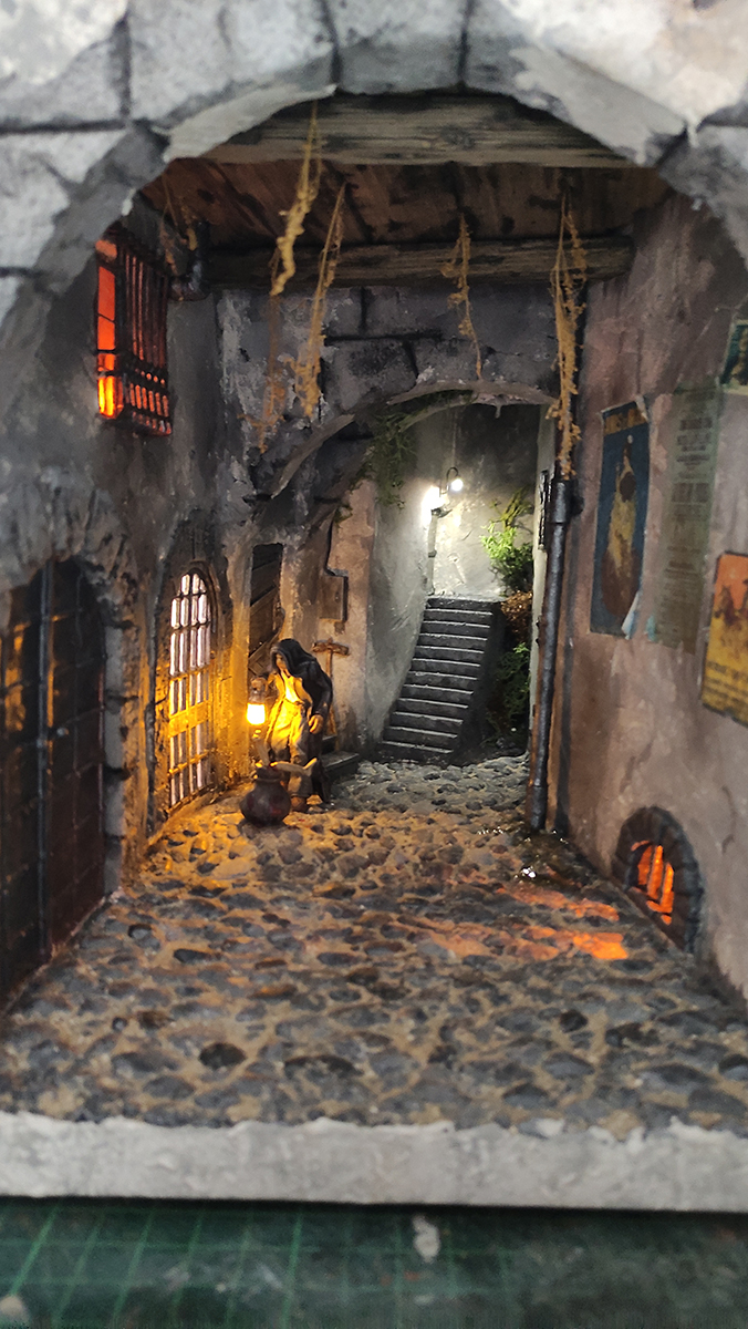 Diorama del hombre del saco, Diseñado artesanalmente usando madera, yeso, poliestireno, resina uv e iluminación led.