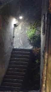 Diorama del hombre del saco, Diseñado artesanalmente usando madera, yeso, poliestireno, resina uv e iluminación led.