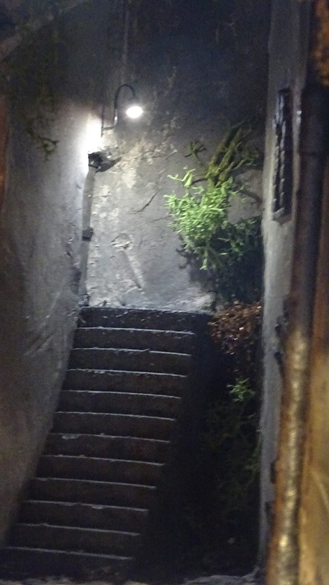 Diorama del hombre del saco, Diseñado artesanalmente usando madera, yeso, poliestireno, resina uv e iluminación led.