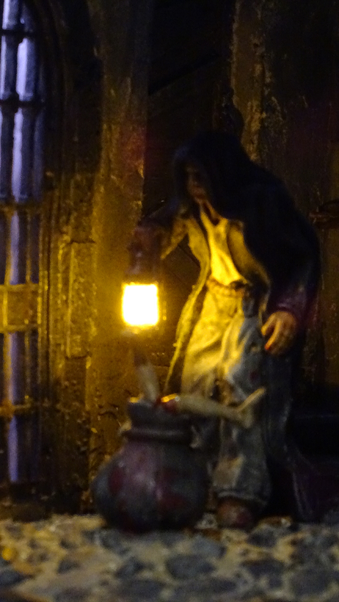 Diorama del hombre del saco, Diseñado artesanalmente usando madera, yeso, poliestireno, resina uv e iluminación led.