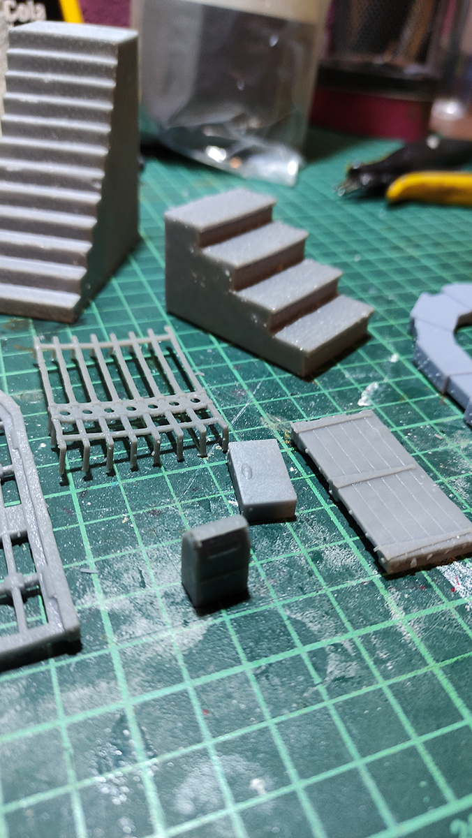 Diorama del hombre del saco, Diseñado artesanalmente usando madera, yeso, poliestireno, resina uv e iluminación led.