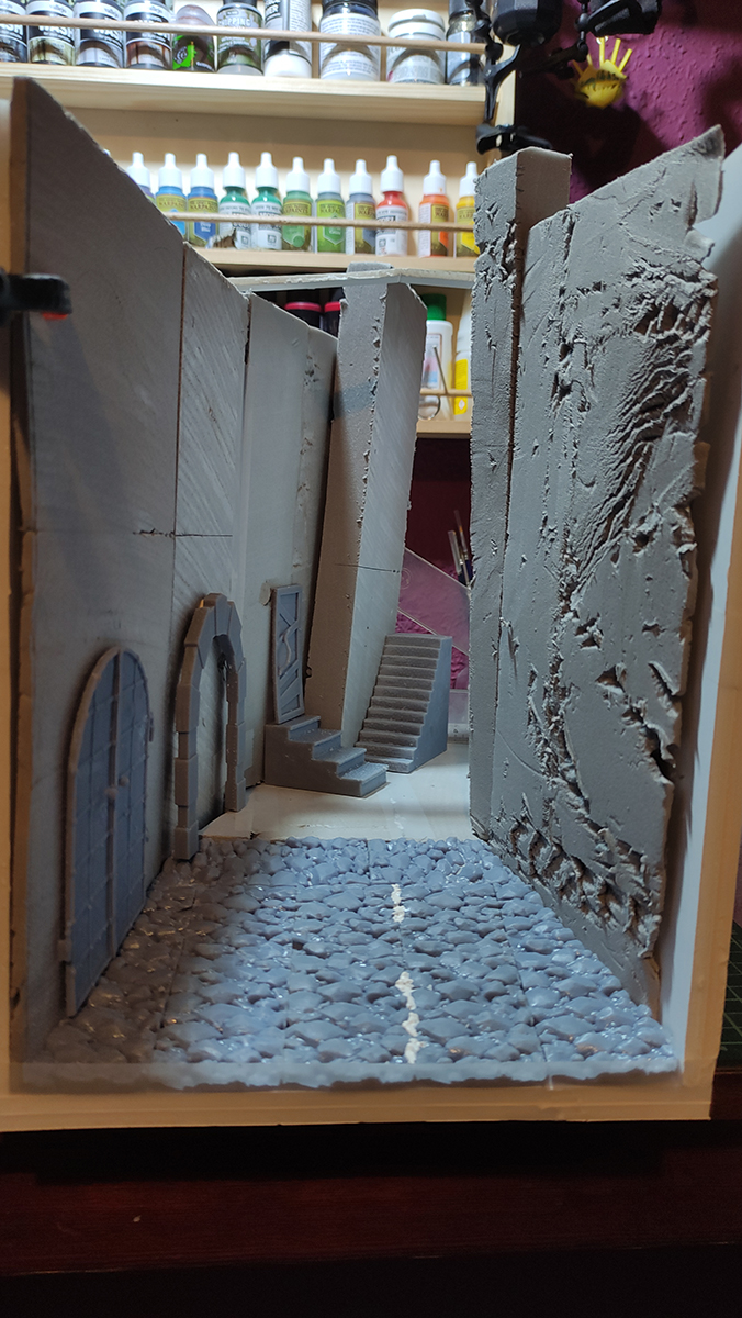 Diorama del hombre del saco, Diseñado artesanalmente usando madera, yeso, poliestireno, resina uv e iluminación led.