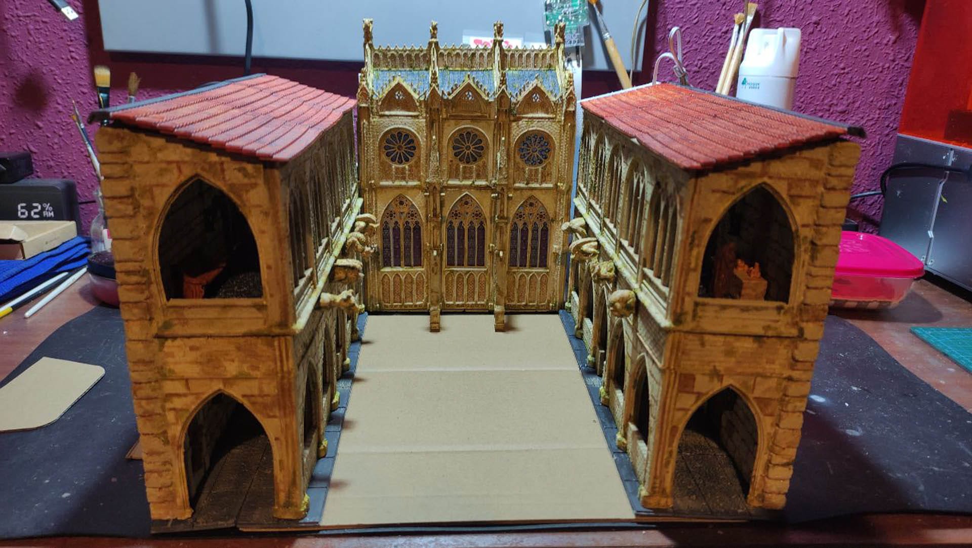 Diorama detallado de una abadía medieval de 27 Dioramas, mostrando arquitectura gótica en miniatura y texturas realistas